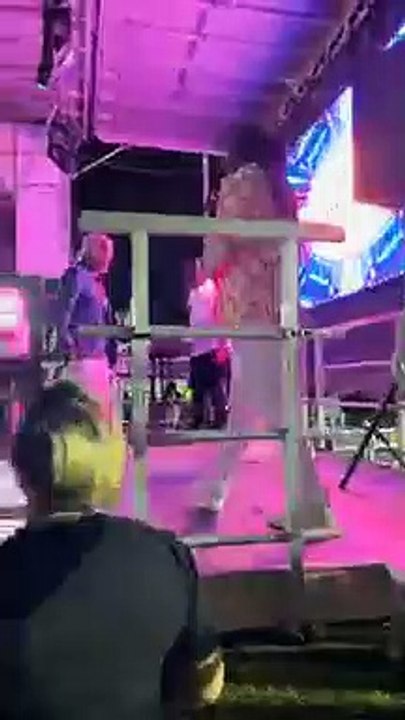 Louie Culture inna reggae dancehall style.