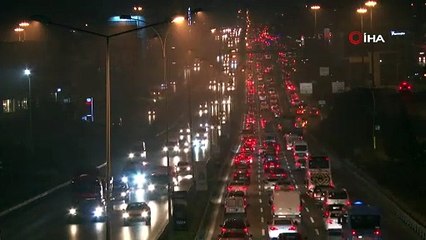 İstanbul'da trafik durma noktasında