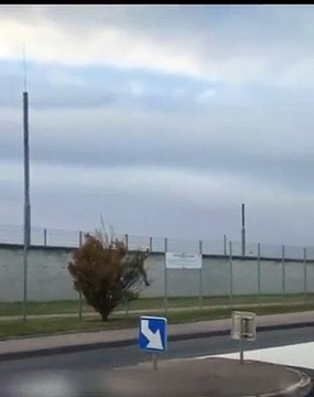 Nouvelle provocation des Daltons à Lyon qui escaladent en direct sur Instagram le mur de la prison où est enfermé le leader de leur groupe