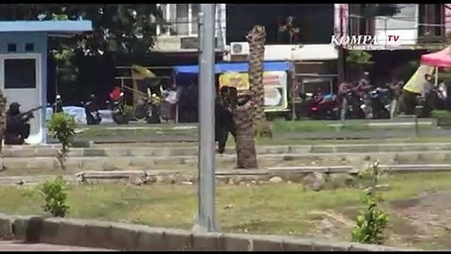 Marinir Unjuk Kekuatan Latihan Pertempuran Kota