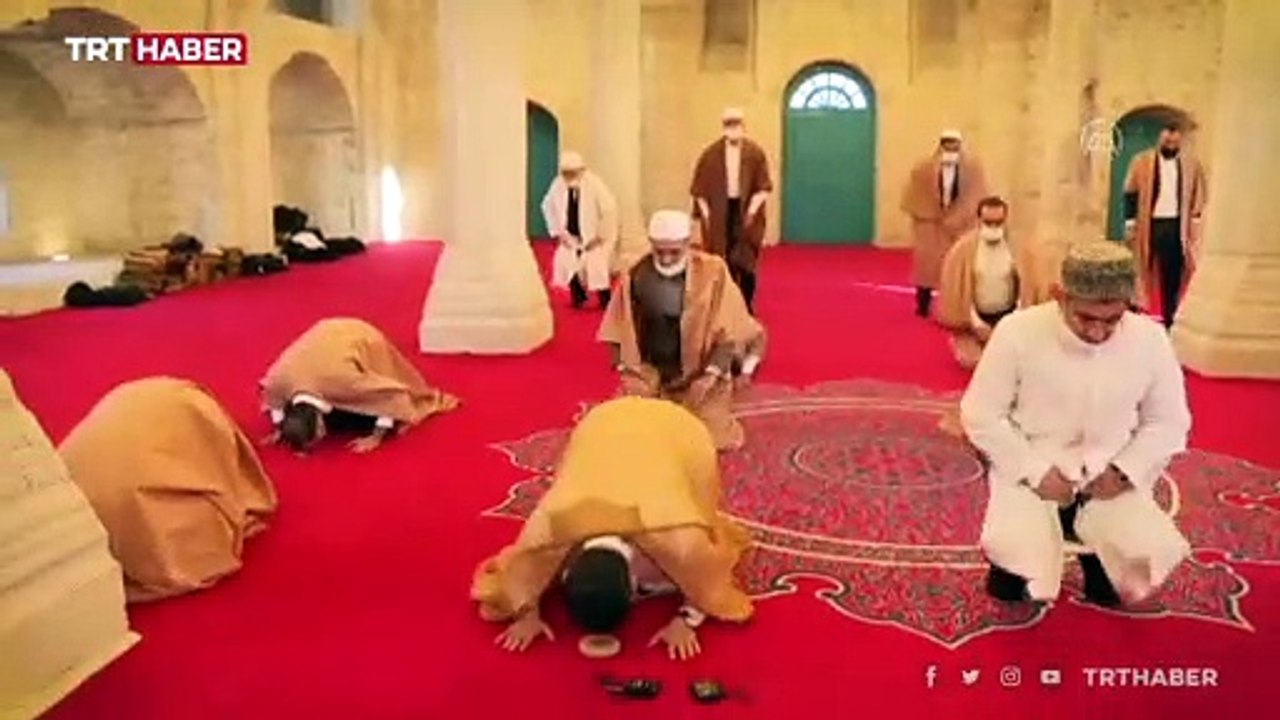 Karabağ zaferinin yıl dönümü: Şuşa'da şükür namazı kılındı