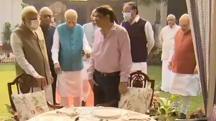 Télécharger la video: PM Modi reaches LK Advani's residence on his 94th birthday