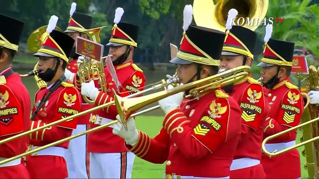 Jokowi Jalan Kaki Sambut PM Malaysia Ismail Sabri di Istana Bogor