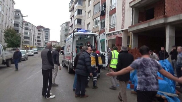 Oğlunun gözleri önünde inşaattan düşen işçi hayatını kaybetti