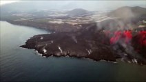 Volcán de La Palma: la lava sigue ganando terreno al mar en la Playa de los Guirres