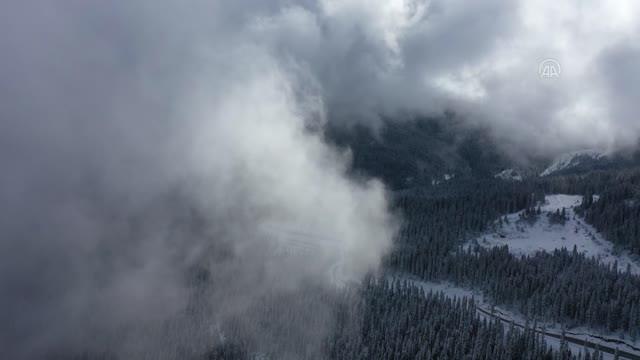 KASTAMONU - Anadolu'nun yüce dağı Ilgaz, kar yağışıyla beyaza büründü