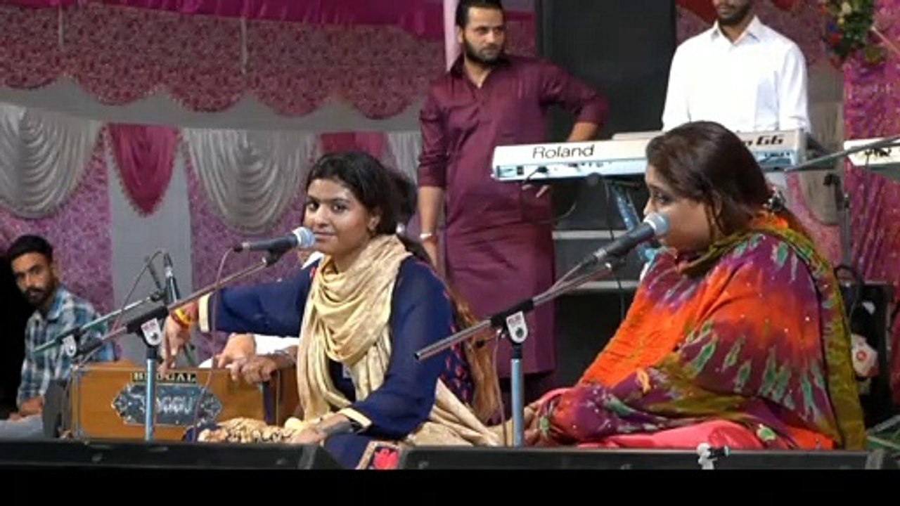 Nooran sister vs Nana patker funny Video