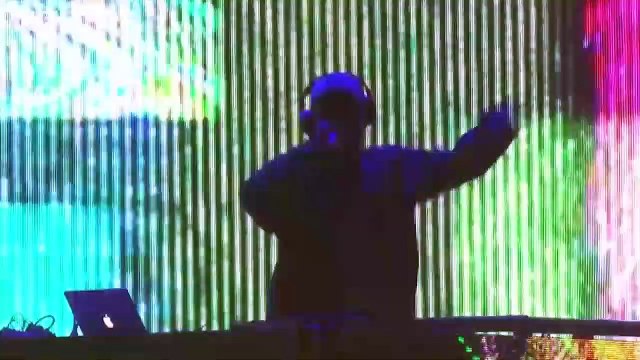 Travis Scott chante Sicko Mode en live