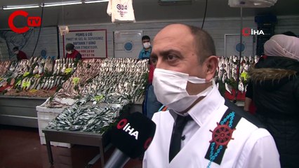 İstanbul'da etkili olan sis balık tezgahlarını vurdu