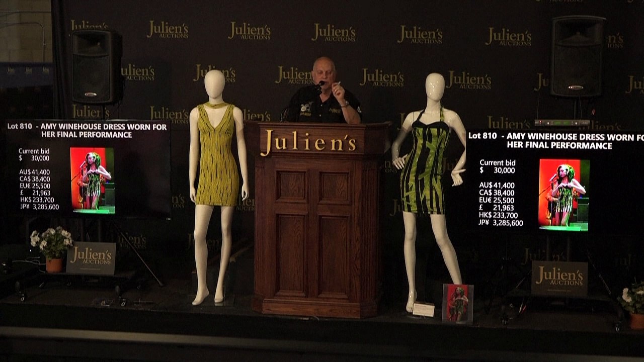 243.000 Dollar für Amy Winehouse-Kleid