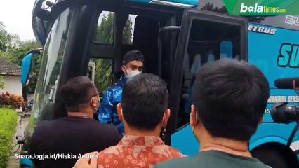 Download Video: Pulang Kampung, Rombongan PSS Sleman Disambut Ribuan Suporter