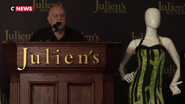 Amy Winehouse : la robe qu'elle portait lors de son dernier concert adjugée à plus de 210.000 euros