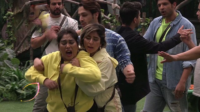 Bigg Boss 15: Task में Shamita Shetty और Afsana Khan के खिलाफ हुए घरवाले | FilmiBeat