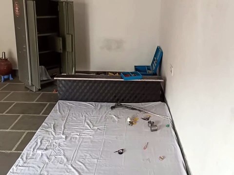 दो आढ़तियों की दुकानों के ताले टूटे, नकदी व चांदी के सिक्के चोरी