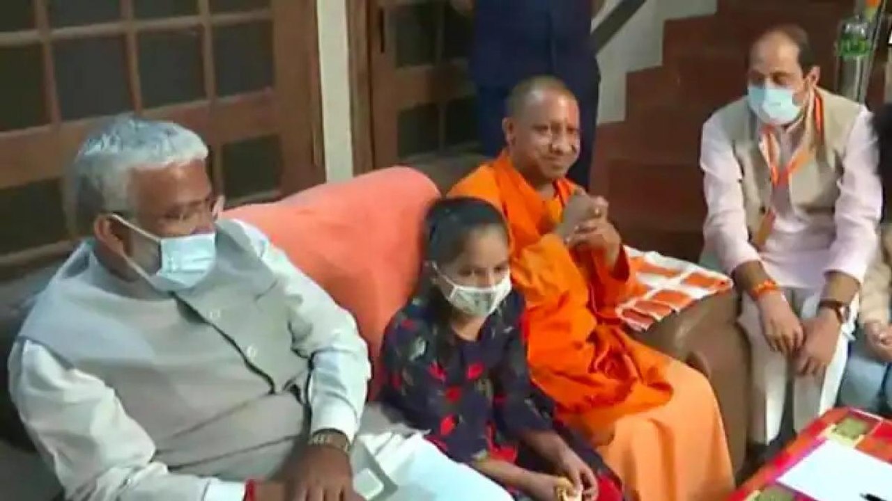 CM Yogi meets Kairana residents returned after migration