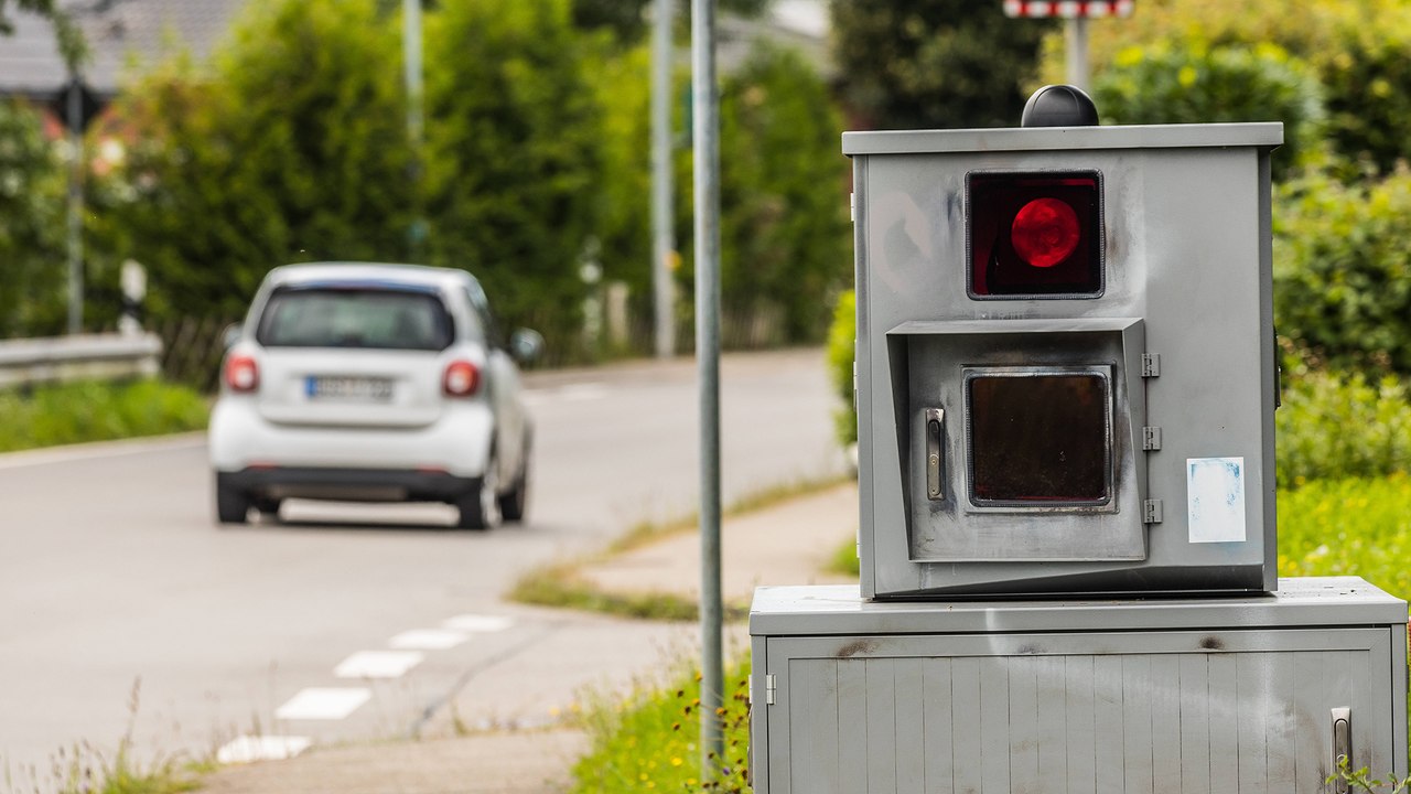 Ab Dienstag: Höhere Bußgelder für Raser und Falschparker