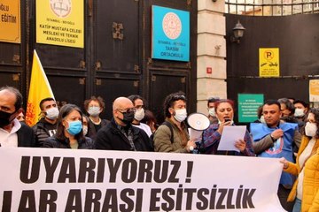 BEYOĞLU'NDA ÖĞRENCİLERİN ÖĞRETMENLERE UYGULADIĞI ŞİDDET PROTESTO EDİLDİ