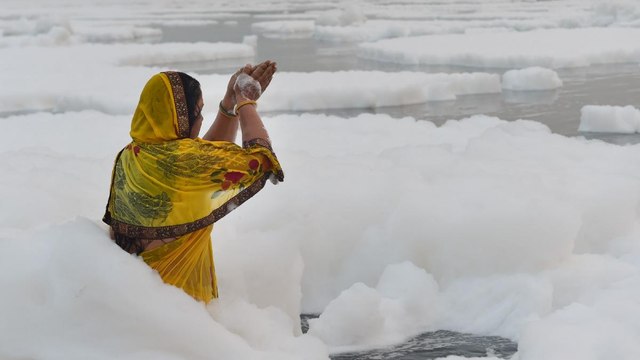 People take dip in toxic Yamuna on first day of Chhath Puja