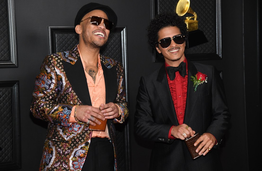 Silk Sonic : Bruno Mars et Anderson .Paak se disputent constamment