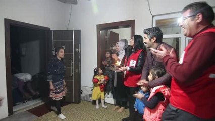 Hayatında hiç doğum gününü kutlayamayan Esmanur'a kaymakamdan sürpriz