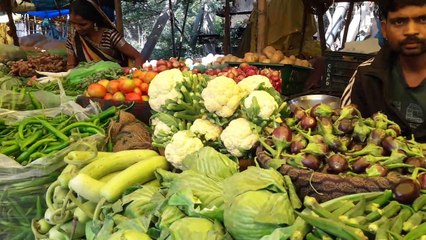 सब्जियों के भाव खा रहे ताव, रसोई का गड़बड़ाया बजट