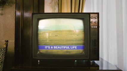 Alexander Pappas - A BEAUTIFUL LIFE (Acoustic/Lyric Video)