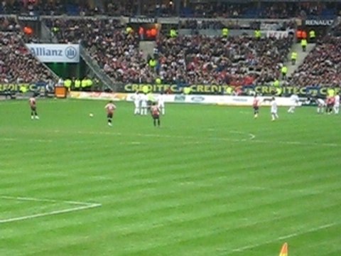 Lille - Lyon [Coup franc de Bastos]