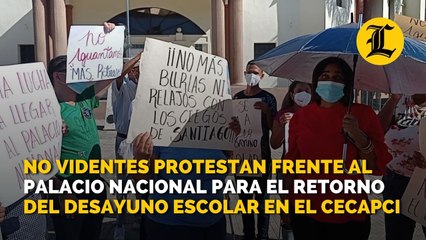 No videntes protestan frente al Palacio Nacional para el retorno del desayuno escolar en el Cecapci