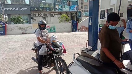 घर में महंगा और पड़ौस में सस्ता पेट्रोल-डीजल