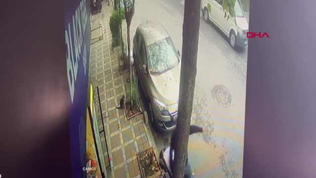 Son dakika: BAYRAMPAŞA'DA ALACAK VERECEK MESELESİ YÜZÜNDEN ARKADAŞINI SOKAKTA BIÇAKLAYARAK ÖLDÜRDÜ