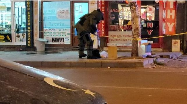 POLİSİN FÜNYE İLE PATLATTIĞI ÇANTADAN İÇ ÇAMAŞIRI ÇIKTI