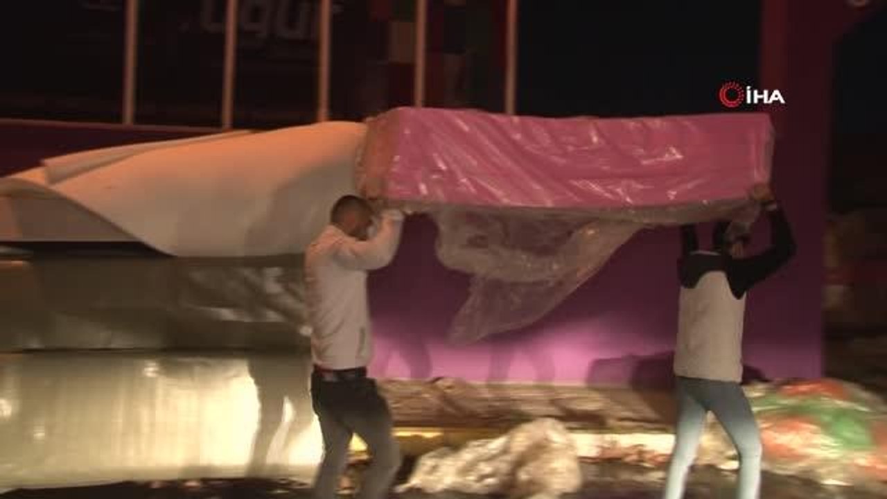 Avcılar'da kumaş boyama ve kumaş depolama alanında yangın