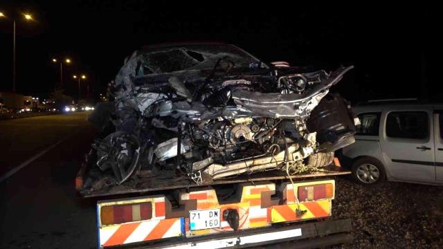 Lüks otomobil hurdaya döndü: 1 ağır yaralı