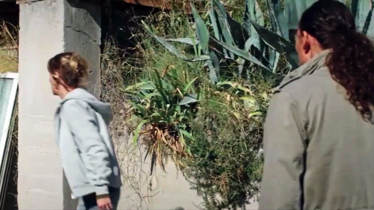 Plus belle la vie : [Spoilers] - Nisma crie à l'aide pour faire fuir Barbara...