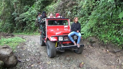 Jangkau Wilayah Pedalaman, Tim Vaksinator Lewati Medan Terjal di Majene