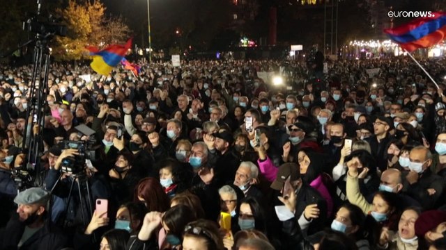 Армения: протесты в годовщину перемирия