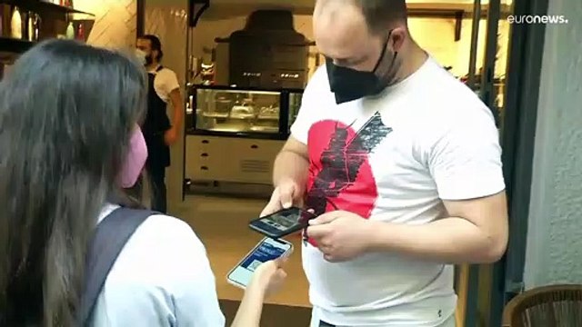 Ελλάδα: Σαρωτικοί έλεγχοι για πλαστά πιστοποιητικά εμβολιασμού και για την εφαρμογή των μέτρων