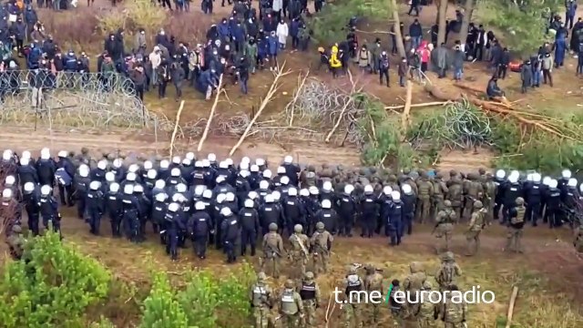 Polonya-Belarus sınırında sığınmacı krizi: Dikenli telleri aşmaya çalışan göçmenlere müdahale