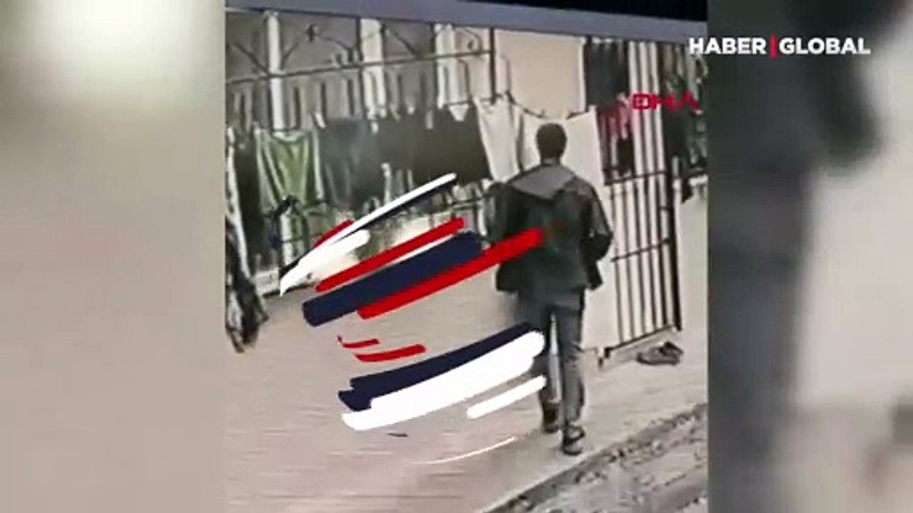 Bursa'da kadın iç çamaşırı çalan hırsız kamerada