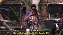 So Cute! Karan Gifts A Chain To Tejasswi | #TejRan| Bigg Boss 15 Live Update