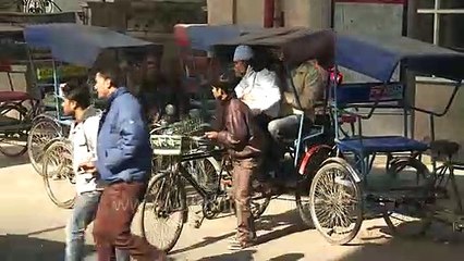People traveling by rickshaw from Kailash colony Metro