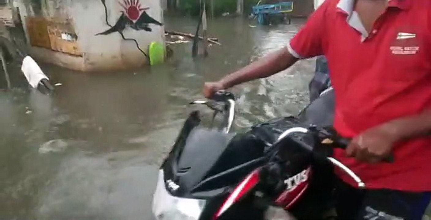 Chennai Rain - முதலமைச்சர் தொகுதி கொளத்தூரில் தேங்கியிருக்கும் மழை நீர்!