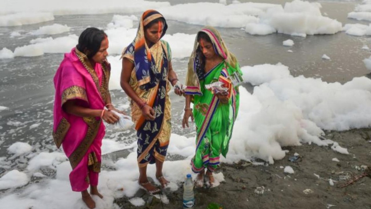Politics erupted over toxic Yamuna ahead of Chhath Puja