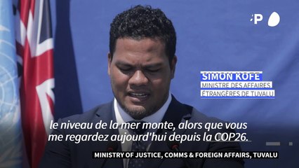 Les pieds dans l'eau, un ministre de Tuvalu presse la COP26 d'agir