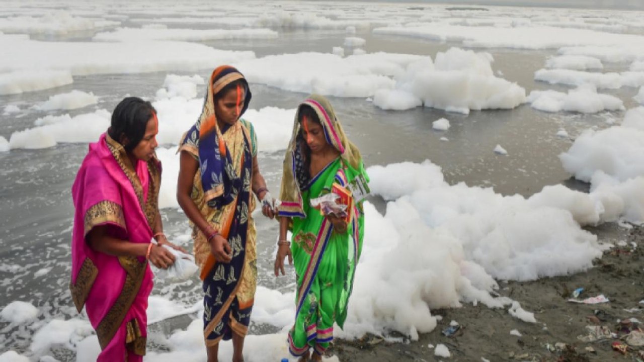 Chhath Puja devotees frolic in toxic Yamuna