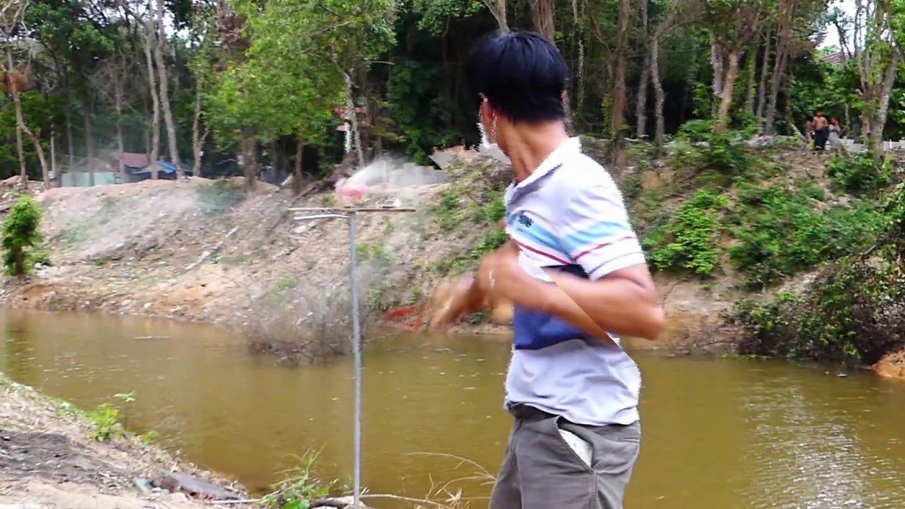 How TO Make The Wooden Axe with Powerful Slingshot Option | Slingshot vs Coca | EP 03