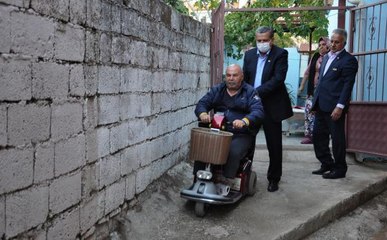 İKİ YIL SONRA KAVUŞTUĞU AKÜLÜ SANDALYE İLE DIŞARIYA ÇIKTI