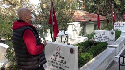 Şehitliği ziyaret eden Bursalılardan Lütfü Türkkan'a tepki: "Şehitlerimize minnet borçluyuz. Bu şahsın milletvekilliğinin düşmesini bekliyoruz"