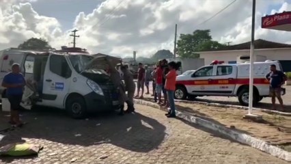 Acidente com ambulância de Patos na BR 230