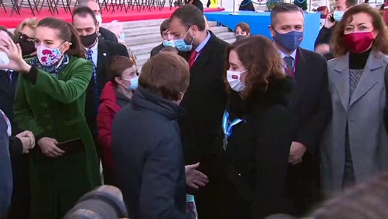 Ayuso y Almeida coinciden en la Almudena en plena guerra interna en el PP